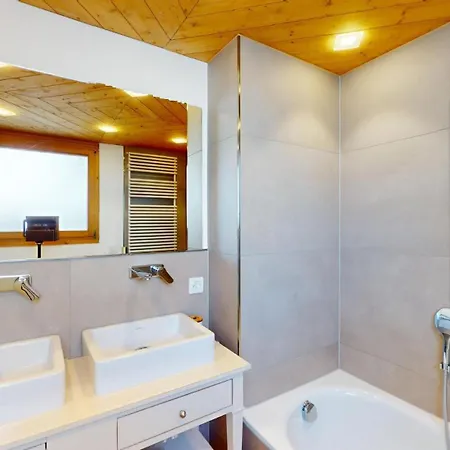 Apartament Brattas 40 *