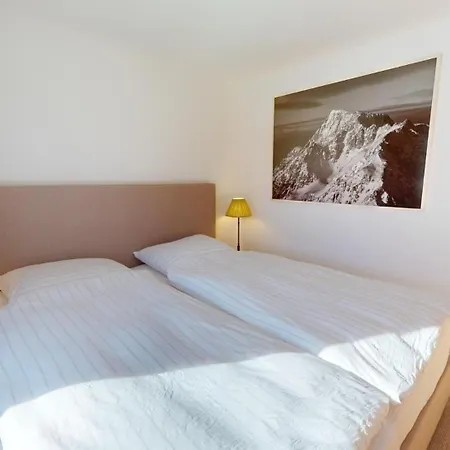 Apartament Brattas 40 *